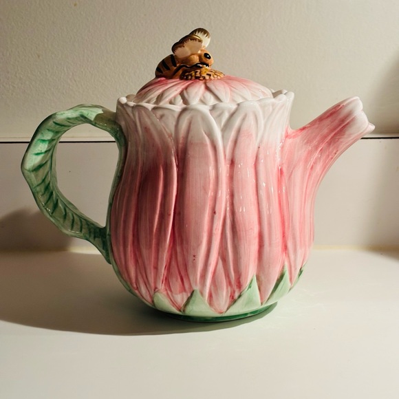 The Bombay Company’s Gerber Teapot - Picture 2 of 9